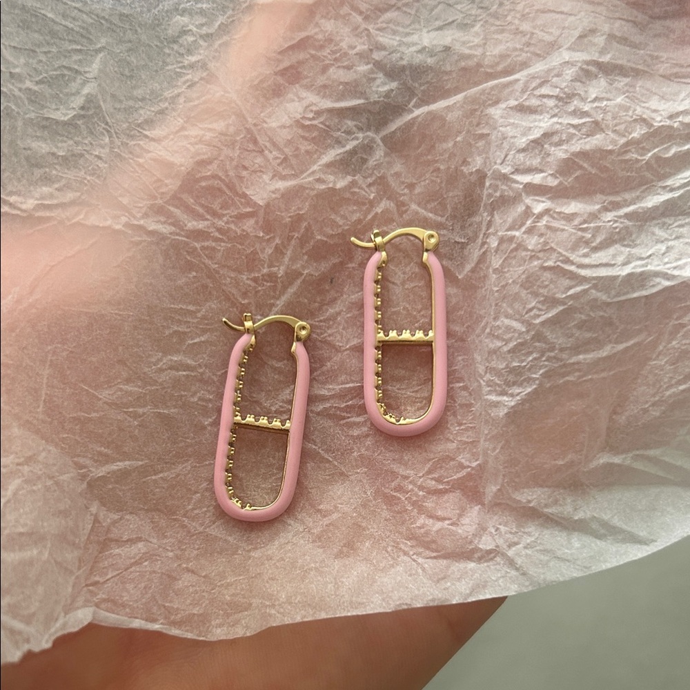 EMMA PILLS Iconic OG Pill Earrings